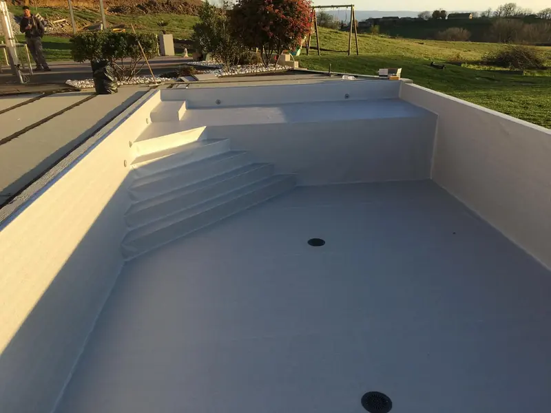 PVC armé gris clair – Rénovation complète de l’étanchéité.